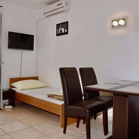 Apartments Victoria Трогір Екстер'єр фото