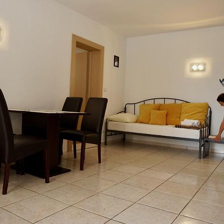Apartments Victoria Трогір Екстер'єр фото