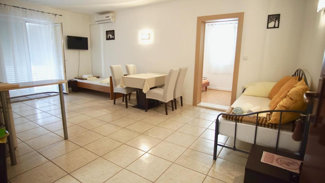 Apartments Victoria Трогір Екстер'єр фото