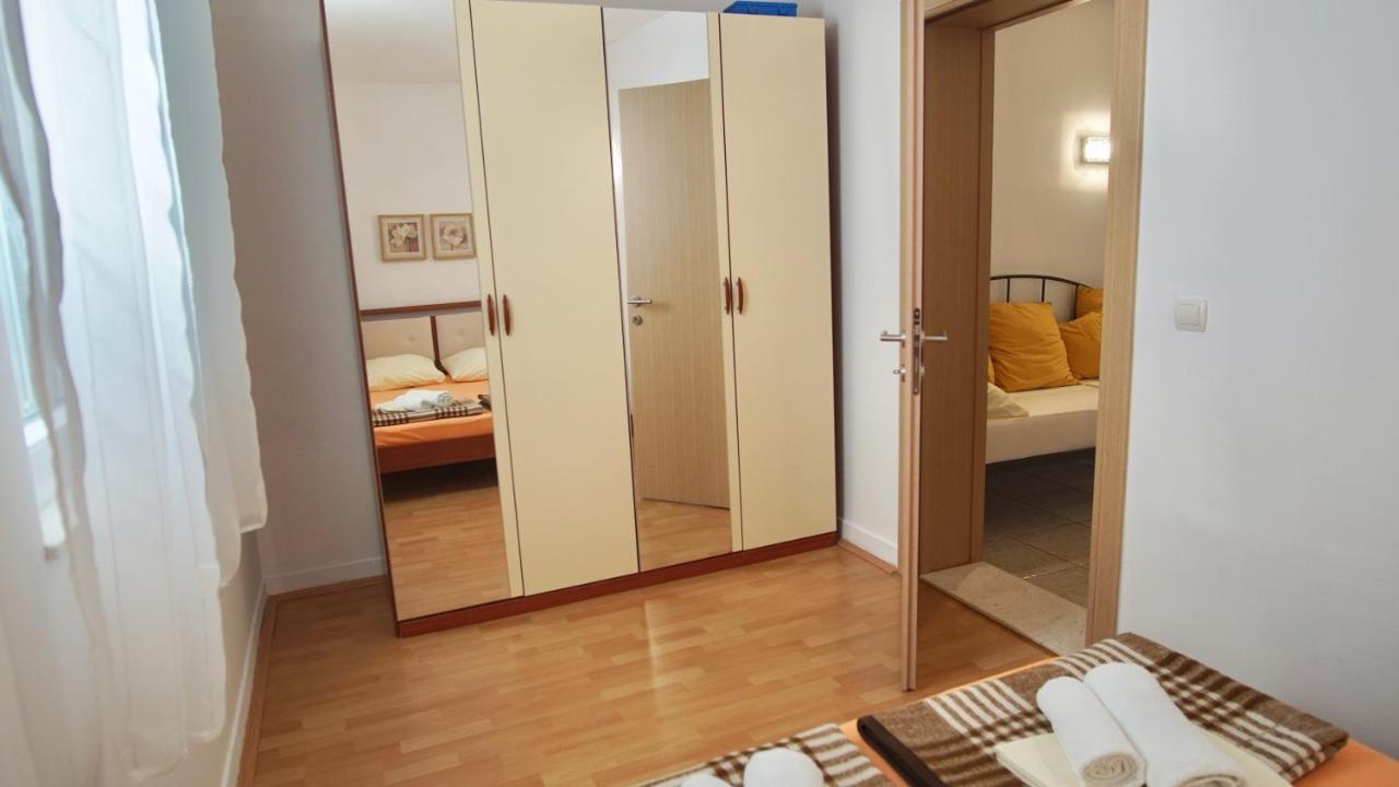 Apartments Victoria Трогір Екстер'єр фото