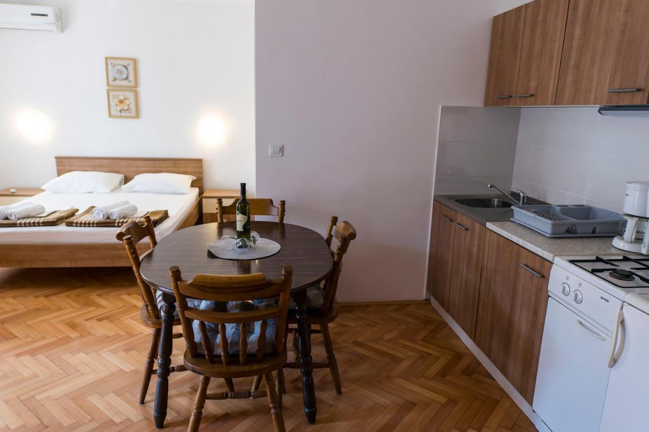 Apartments Victoria Трогір Екстер'єр фото
