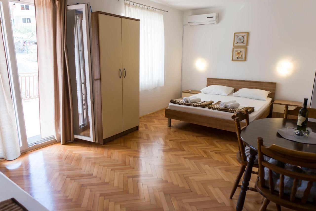 Apartments Victoria Трогір Екстер'єр фото