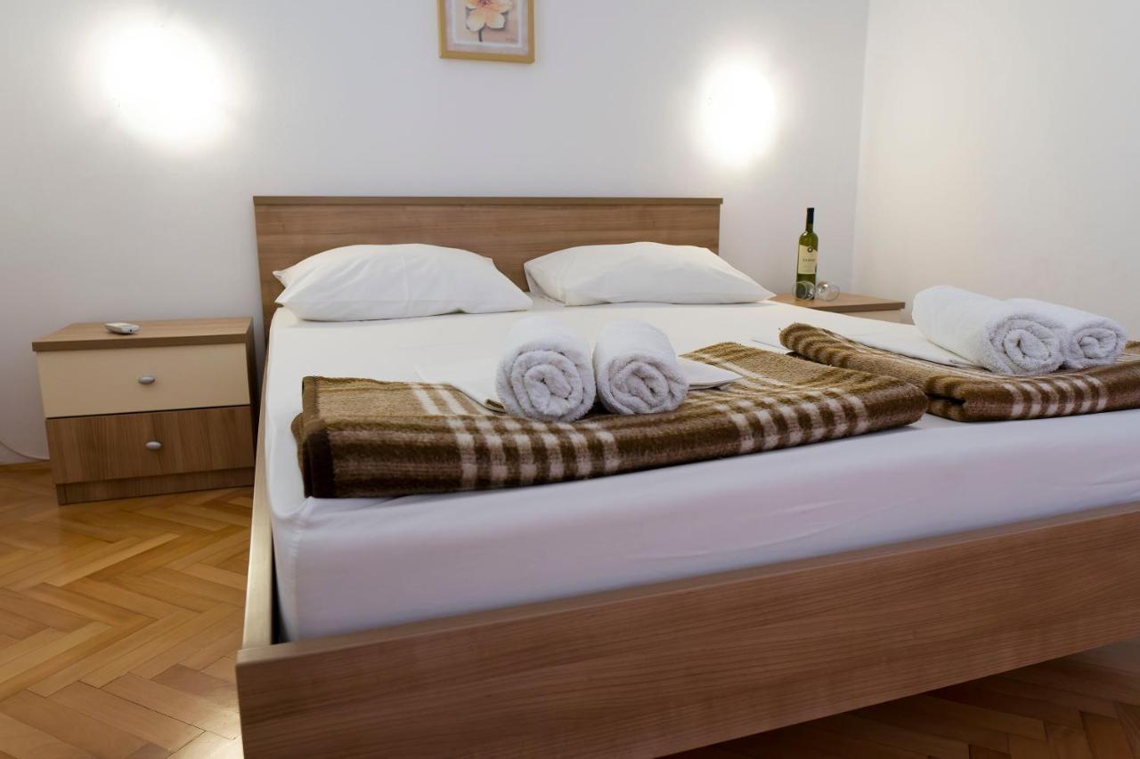 Apartments Victoria Трогір Екстер'єр фото