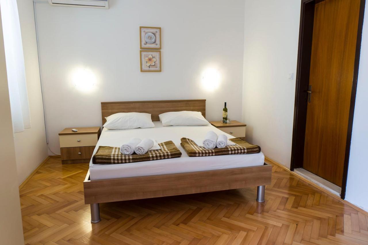 Apartments Victoria Трогір Екстер'єр фото