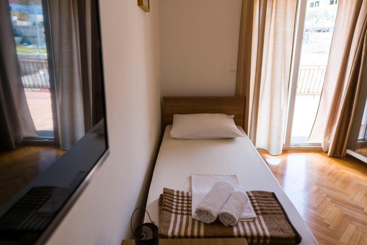Apartments Victoria Трогір Екстер'єр фото