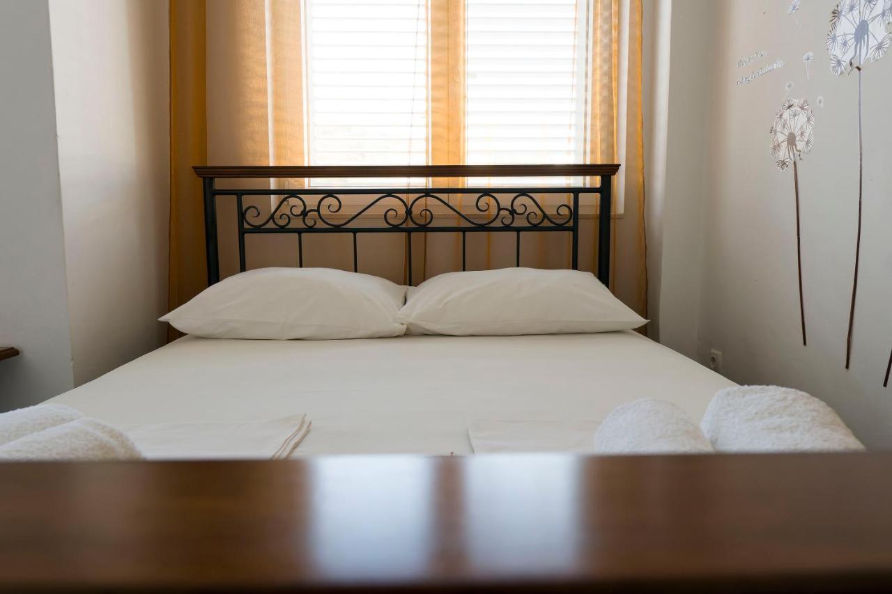 Apartments Victoria Трогір Екстер'єр фото