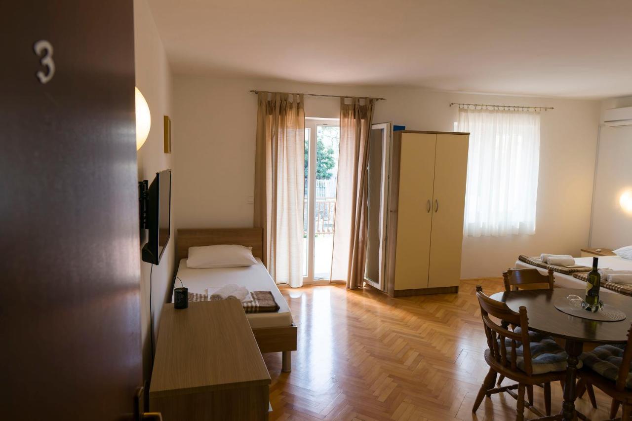 Apartments Victoria Трогір Екстер'єр фото