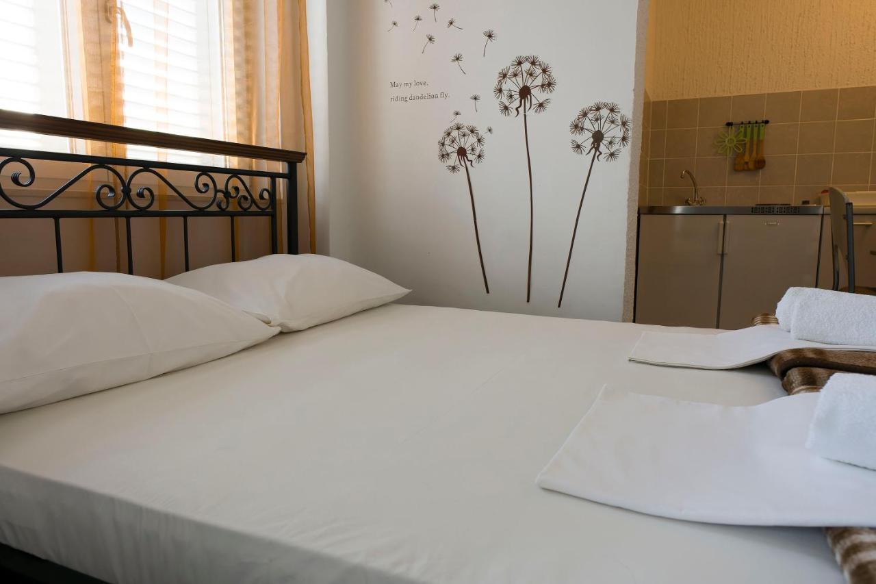 Apartments Victoria Трогір Екстер'єр фото