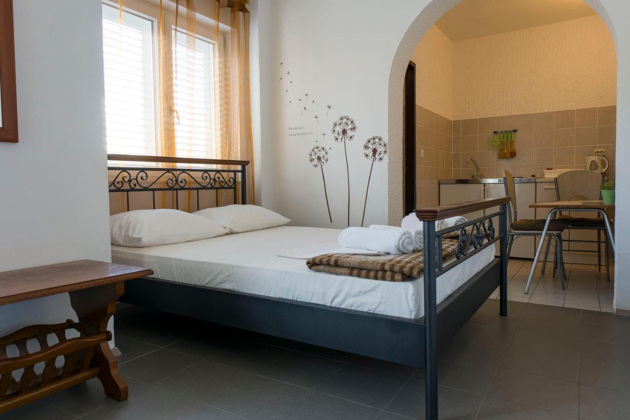 Apartments Victoria Трогір Екстер'єр фото