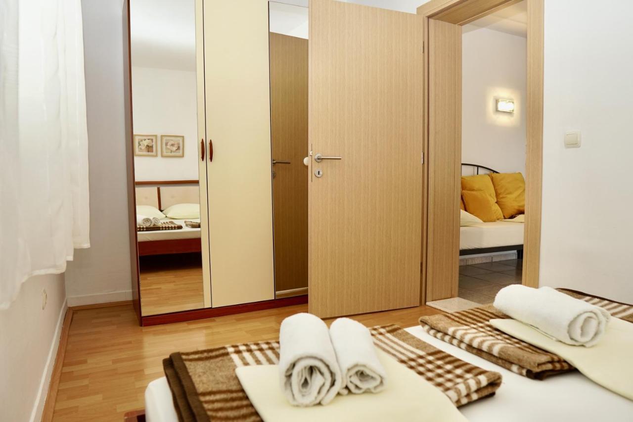 Apartments Victoria Трогір Екстер'єр фото