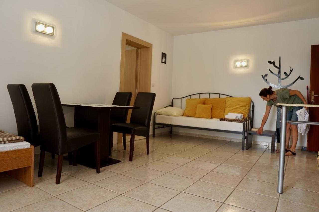 Apartments Victoria Трогір Екстер'єр фото