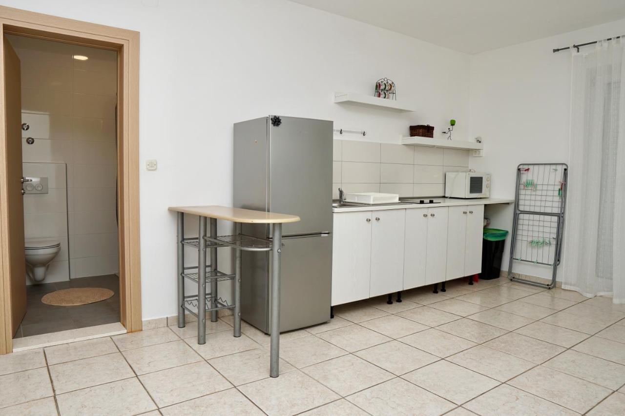 Apartments Victoria Трогір Екстер'єр фото