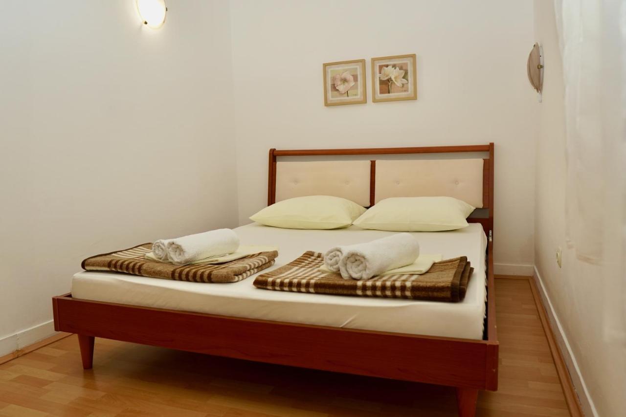 Apartments Victoria Трогір Екстер'єр фото