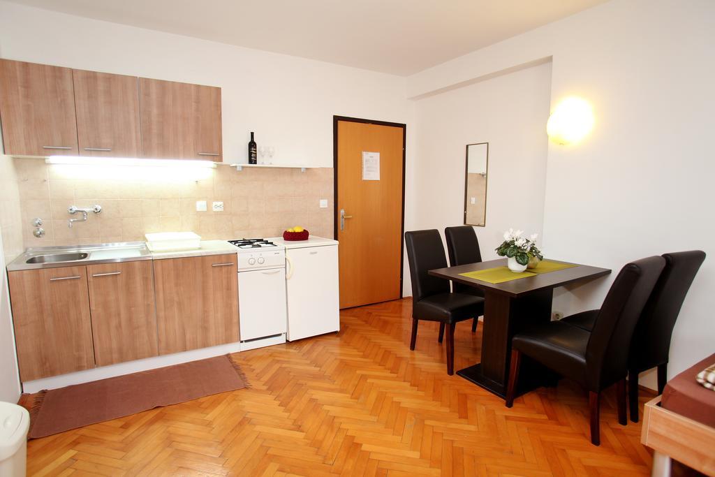 Apartments Victoria Трогір Екстер'єр фото