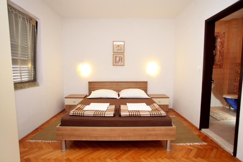 Apartments Victoria Трогір Екстер'єр фото
