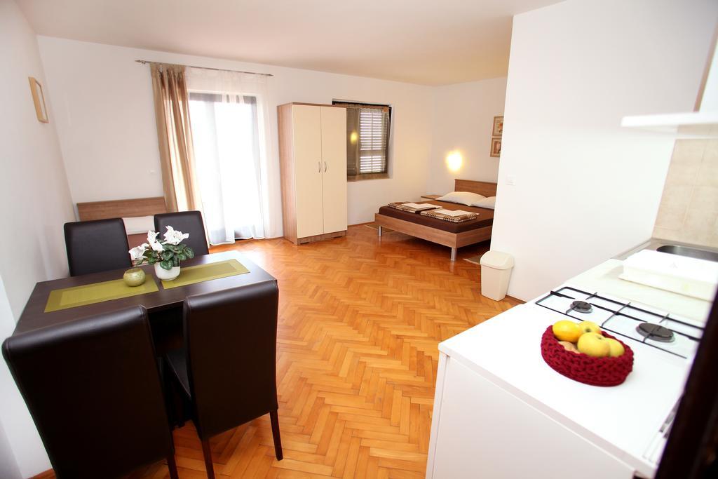 Apartments Victoria Трогір Екстер'єр фото