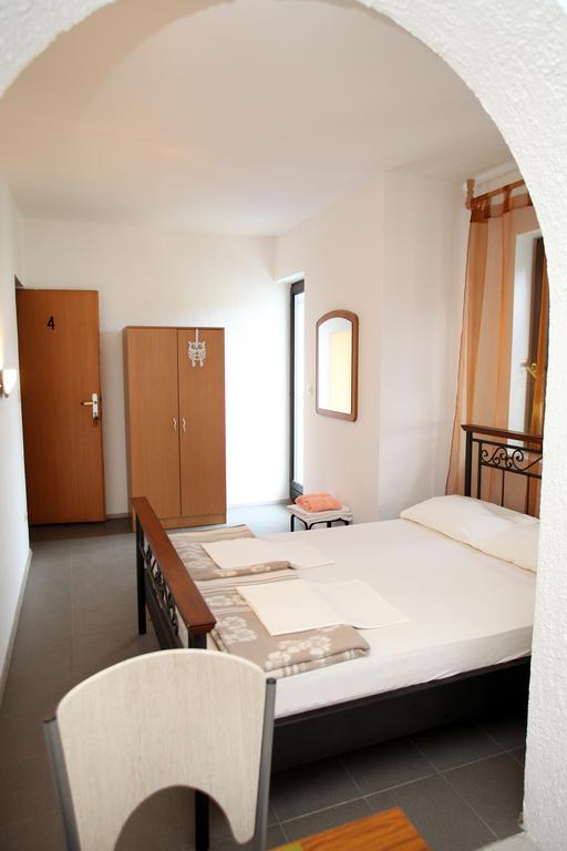 Apartments Victoria Трогір Екстер'єр фото