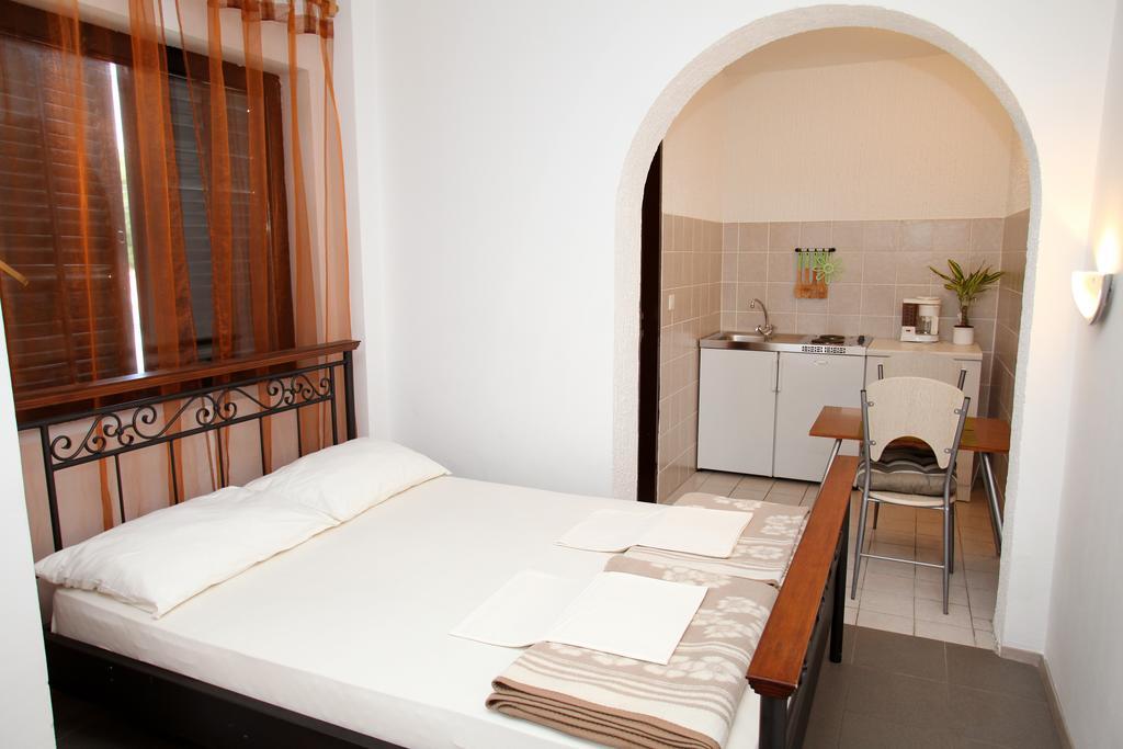 Apartments Victoria Трогір Екстер'єр фото